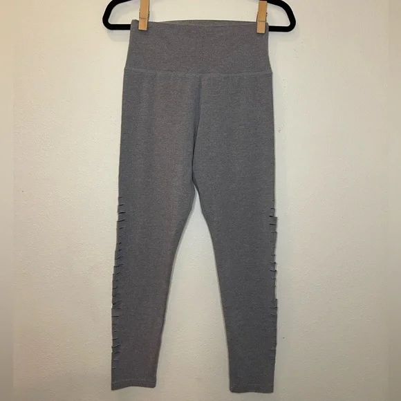 Aerie Gray Leggings Chill. Play. Move. Size Medium. Yoga basic neutral light - Picture 1 of 5